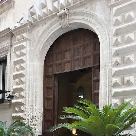 فندق مبيت وإفطار Dei Due Portoni Storica ليتشي