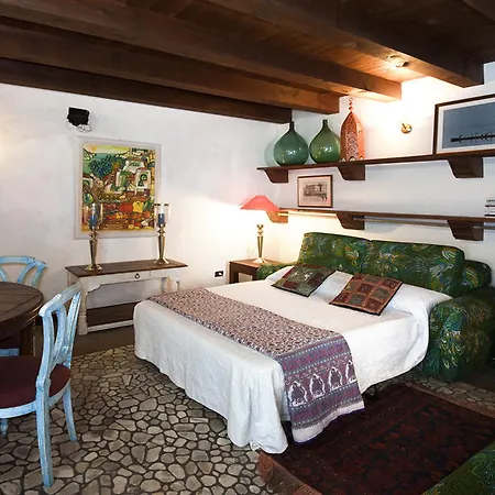 فندق مبيت وإفطار Dei Due Portoni Storica 3*